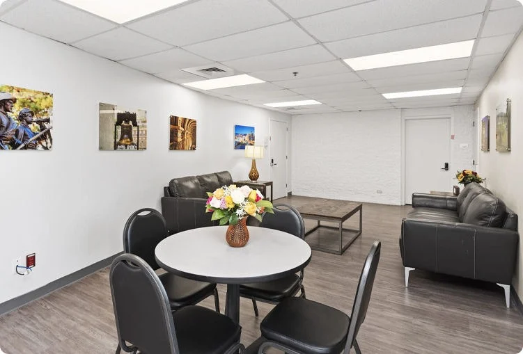 mat-program-for-addiction Comfortable common area for clients enrolled in MAT program