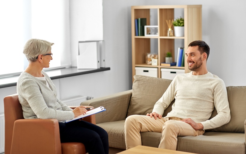 Therapist giving five mental health tips to help manage depression symptoms