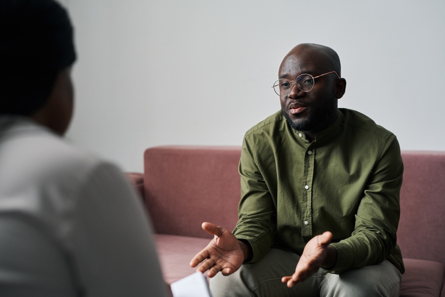 A man asking how to tell if he has anxiety symptoms