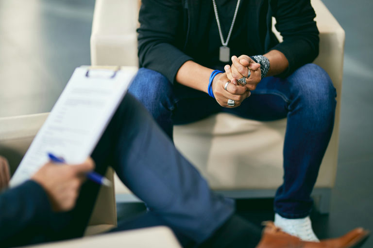 5 key benefits of a men’s rehab program for addiction recovery