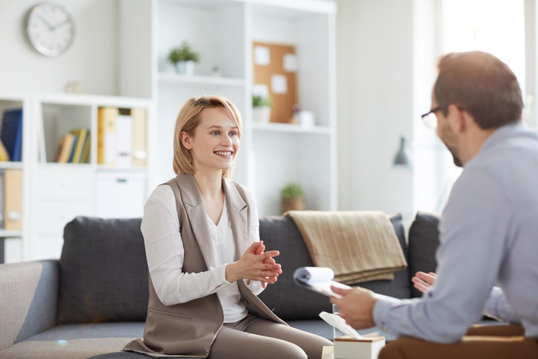 Therapist and patient discussing three benefits of addiction medication