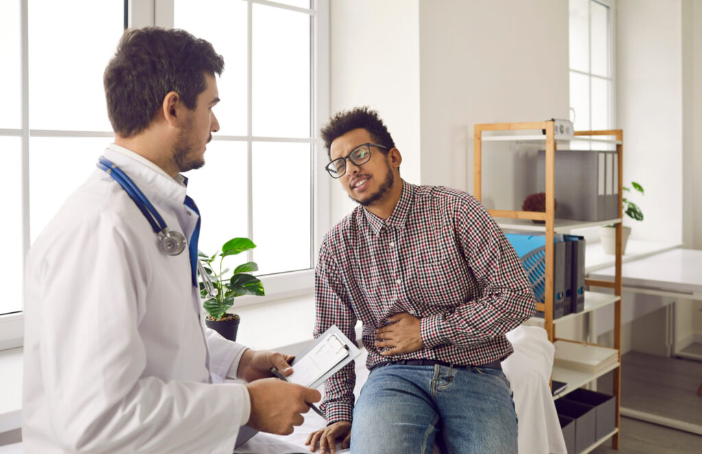 Man in individual therapy discussing alcohol’s effects on kidneys