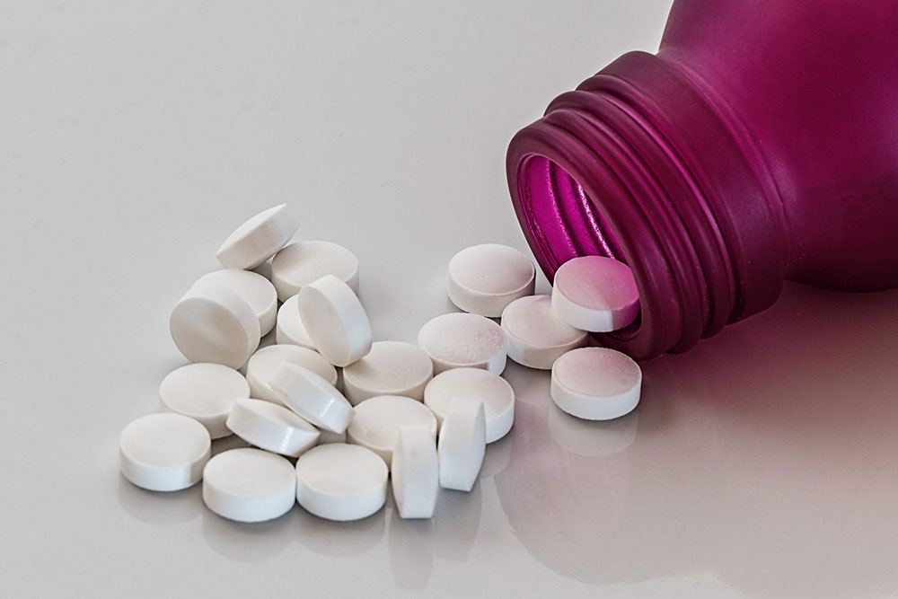 pills-out-the-bottle