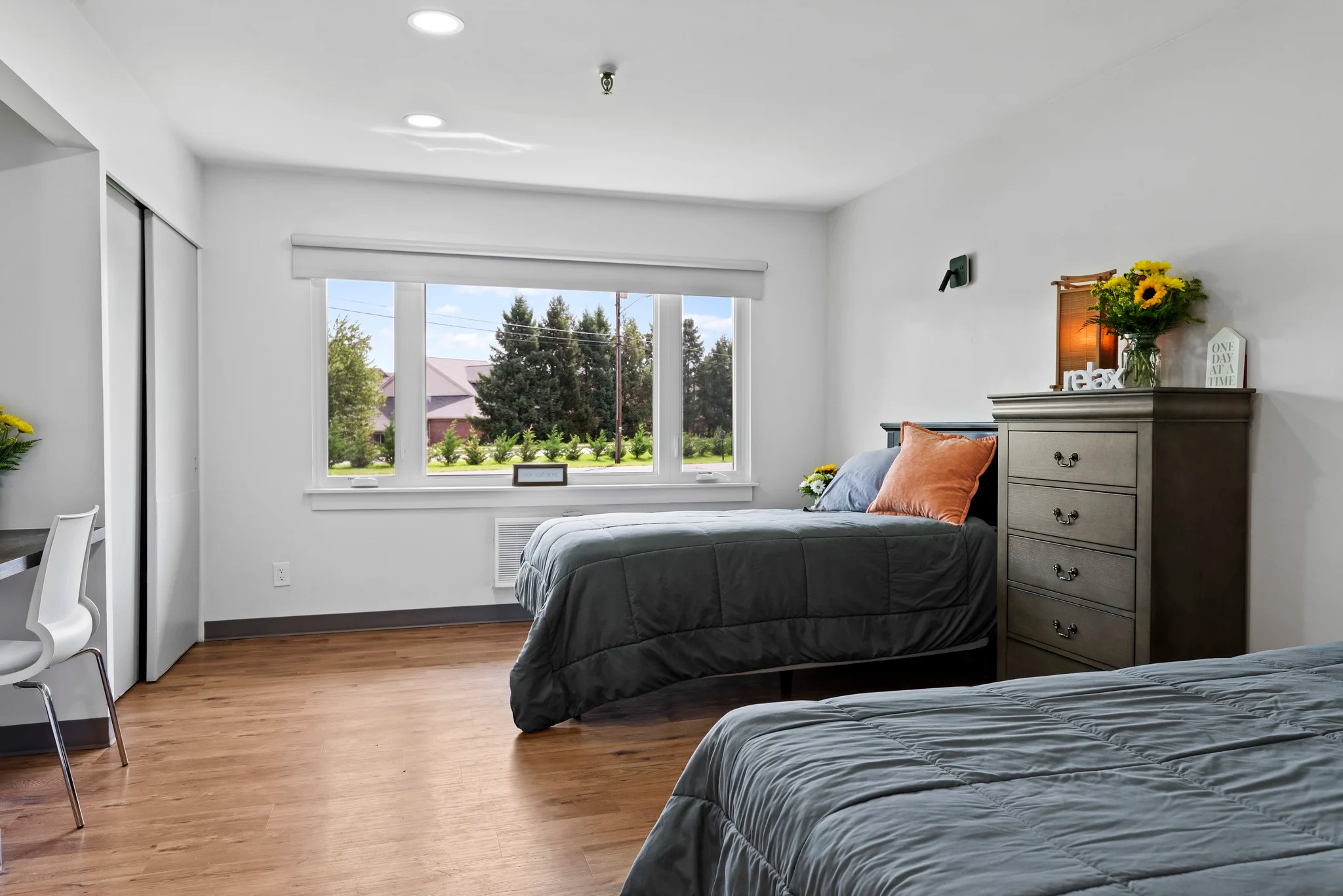 Comfortable patient room at Pennsylvania drug and alcohol detox facility.